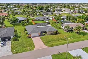 128 SE 45th St, Cape Coral, FL 33904 - Photo 4