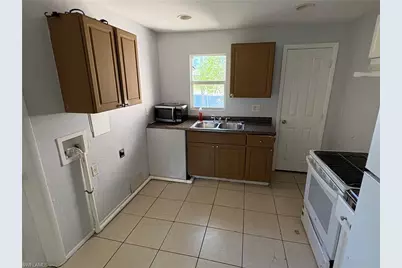 2247 Henderson Ave, Fort Myers, FL 33916 - Photo 8