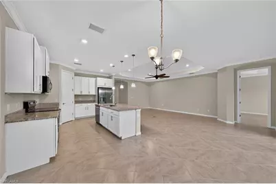 8051 Venetian Pointe Dr, Fort Myers, FL 33908 - Photo 24