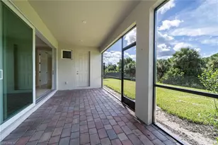 8051 Venetian Pointe Dr, Fort Myers, FL 33908 - Photo 6