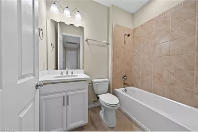 8051 Venetian Pointe Dr, Fort Myers, FL 33908 - Photo 16