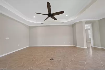8051 Venetian Pointe Dr, Fort Myers, FL 33908 - Photo 20