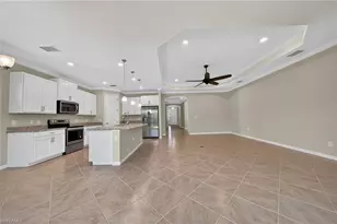 8051 Venetian Pointe Dr, Fort Myers, FL 33908 - Photo 30