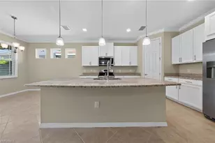 8051 Venetian Pointe Dr, Fort Myers, FL 33908 - Photo 28