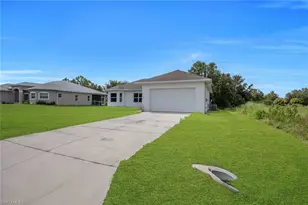 856 William Denver St, Lehigh Acres, FL 33974 - Photo 2