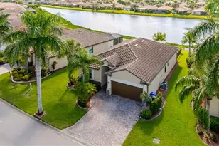 11318 Red Bluff Ln, Fort Myers, FL 33912 - Photo 2