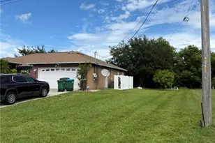 3009 NE 7th Pl, Cape Coral, FL 33909 - Photo 4