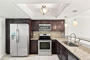 136 Cypress Way E, Naples, FL 34110 - Photo 2
