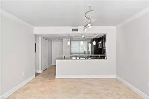 136 Cypress Way E, Naples, FL 34110 - Photo 10