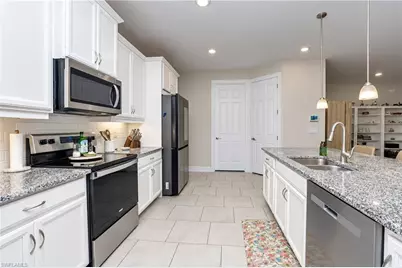 113 SW 33rd Pl, Cape Coral, FL 33991 - Photo 8