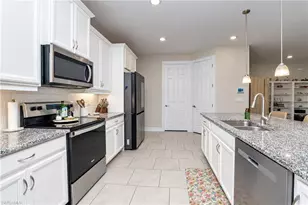 113 SW 33rd Pl, Cape Coral, FL 33991 - Photo 8