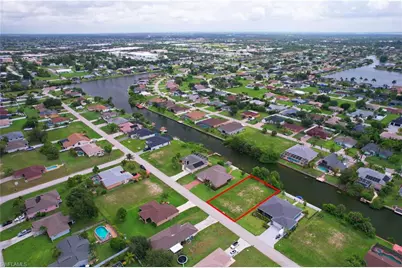 303 NE 17th Pl, Cape Coral, FL 33909 - Photo 2