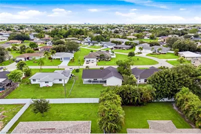 256 SE Santa Barbara Pl, Cape Coral, FL 33990 - Photo 34