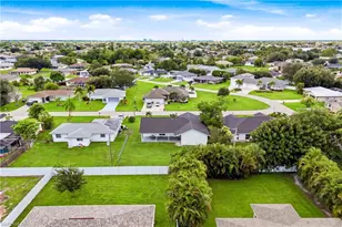256 SE Santa Barbara Pl, Cape Coral, FL 33990 - Photo 34
