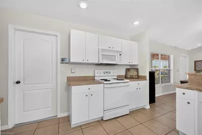 1722 NE 11th St, Cape Coral, FL 33909 - Photo 10