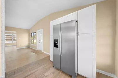 275 Lakeview Dr, North Fort Myers, FL 33917 - Photo 10