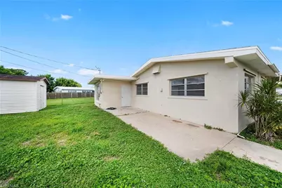 275 Lakeview Dr, North Fort Myers, FL 33917 - Photo 26