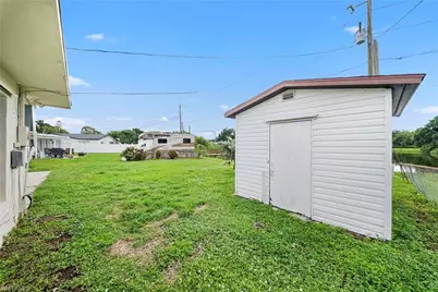 275 Lakeview Dr, North Fort Myers, FL 33917 - Photo 24