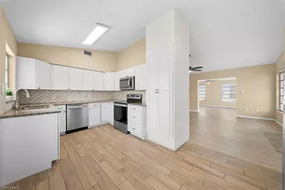 275 Lakeview Dr, North Fort Myers, FL 33917 - Photo 8