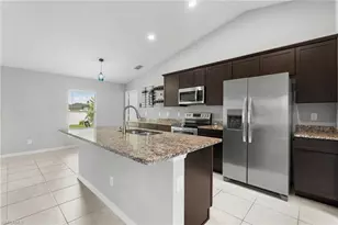 475 NE 3rd Pl, Cape Coral, FL 33909 - Photo 12