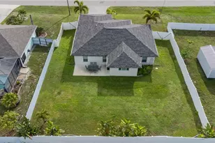 475 NE 3rd Pl, Cape Coral, FL 33909 - Photo 4