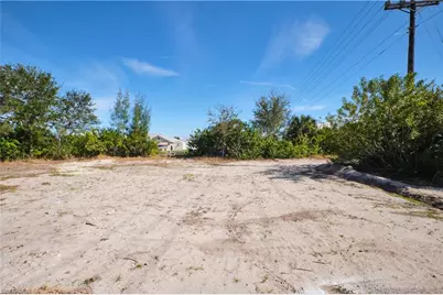 201 SW 40th St, Cape Coral, FL 33914 - Photo 14