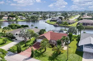 519 SE 20th Ct, Cape Coral, FL 33990 - Photo 2