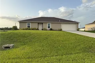 726 NW Douglas Cir, Cape Coral, FL 33993 - Photo 12