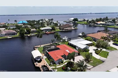1957 SE 36th St, Cape Coral, FL 33904 - Photo 4
