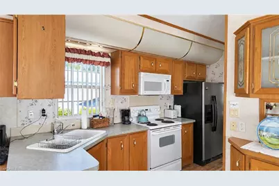 10915 Snowy Egret Cir, Estero, FL 33928 - Photo 4