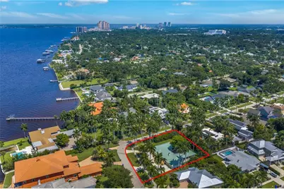 3209 W Riverside Dr, Fort Myers, FL 33901 - Photo 2