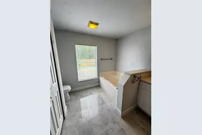 3025 NE 6th Pl, Cape Coral, FL 33909 - Photo 12