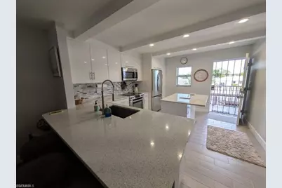 2111 Barkeley Ln #13, Fort Myers, FL 33907 - Photo 4