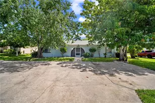 1239 SE 23rd Pl, Cape Coral, FL 33990 - Photo 2