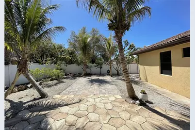 511 SW 7th Pl, Cape Coral, FL 33991 - Photo 14
