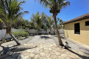 511 SW 7th Pl, Cape Coral, FL 33991 - Photo 14
