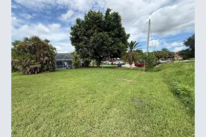 2401 Fisher Ct, Lehigh Acres, FL 33936 - Photo 14
