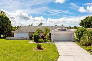 928 SE 43rd St, Cape Coral, FL 33904 - Photo 2