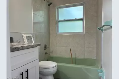 913 Entrada Dr N, Fort Myers, FL 33919 - Photo 14