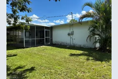 913 Entrada Dr N, Fort Myers, FL 33919 - Photo 6