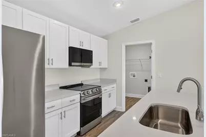 424 NW 17th Pl, Cape Coral, FL 33993 - Photo 10