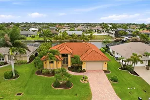 2400 SW 39th Terrace, Cape Coral, FL 33914 - Photo 2