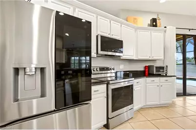 2400 SW 39th Ter, Cape Coral, FL 33914 - Photo 10