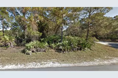 1147 Crocus St, Lehigh Acres, FL 33974 - Photo 4