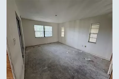 2215 Treehaven Cir N, Fort Myers, FL 33907 - Photo 4