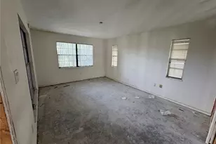 2215 Treehaven Cir N, Fort Myers, FL 33907 - Photo 4