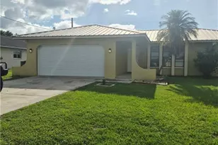 3206 SE Santa Barbara Pl, Cape Coral, FL 33904 - Photo 12