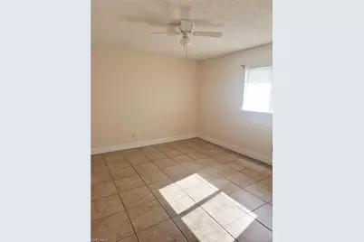3206 SE Santa Barbara Pl, Cape Coral, FL 33904 - Photo 4