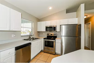 113 Blackstone Dr, Fort Myers, FL 33913 - Photo 6