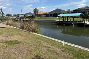 2505 SW 17th Pl, Cape Coral, FL 33914 - Photo 2